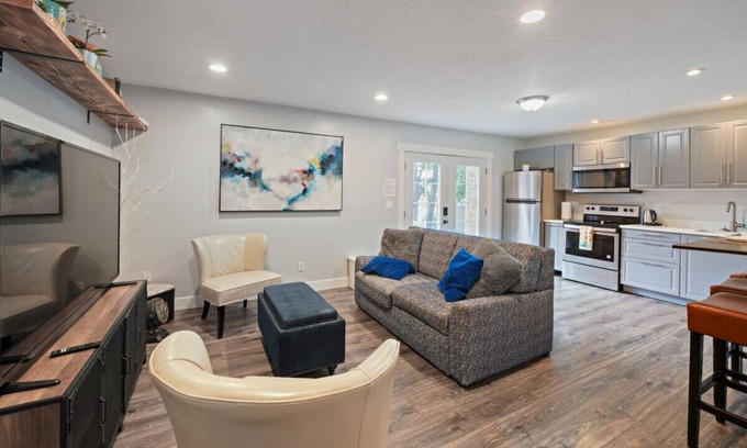 Sandy Apartment | Cozy Stay w/ Bunk Bed and Game Room