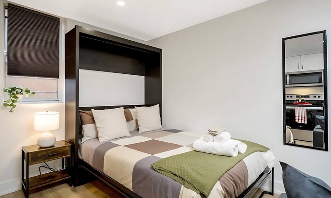 Hamilton Apartment | Cozy Studio Apt - Corktown Hamilton!
