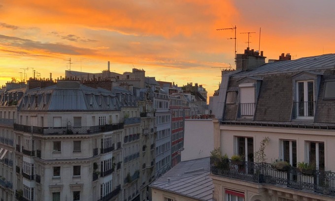 Quinze-Vingts Apartment | Cozy Studio for 2 With Rooftop Views in Central Paris
