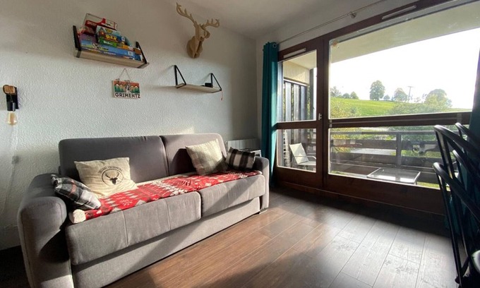 Crest-Voland Apartment | Cozy Studio for 4 near Slopes and Village Center, South-Facing, Pet Friendly