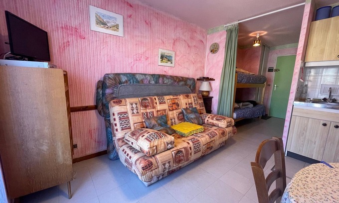 Le Sauze Apartment | Cozy Studio for 4 in Ski Resort, Steps to Slopes & Town with Balcony