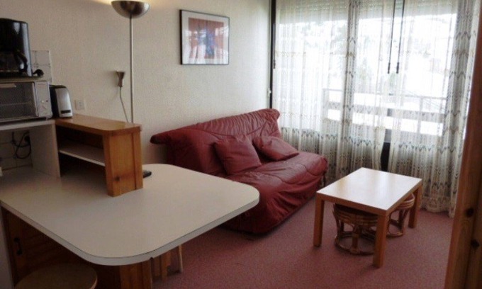 Arette Apartment | Cozy Studio for 4 with Balcony, Ski-In/Ski-Out Access, Free Parking, and Ski Locker