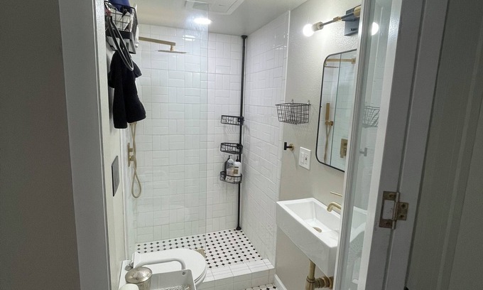 Panorama City Apartment | Cozy studio in phenomenal Los Angeles with WiFi, AC