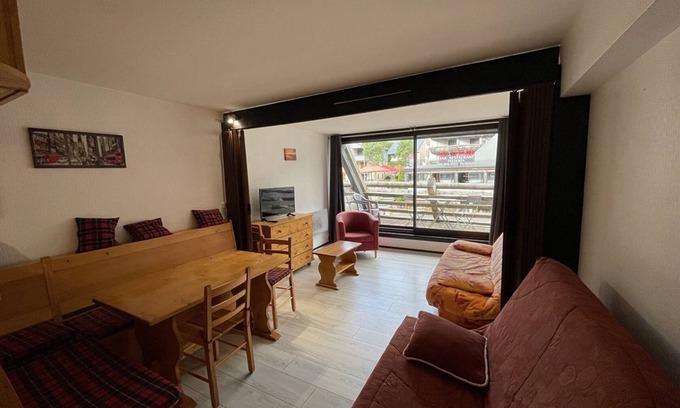 Laveissiere Apartment | Cozy studio in the heart of the resort, balcony, perfect for 4 people