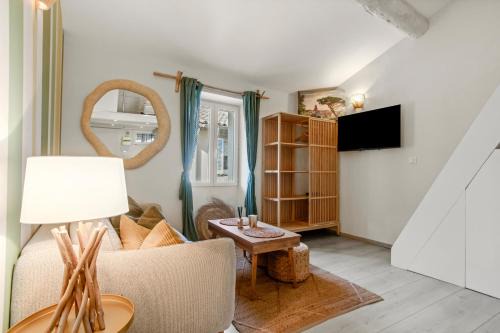Old Town Apartment | Cozy studio Le Cèdre, Port de Saint Tropez