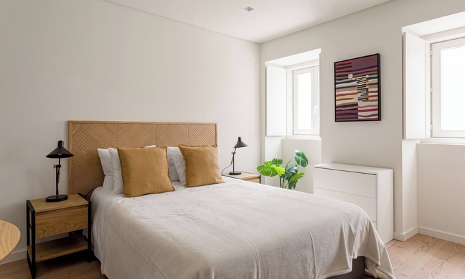 Linda-a-Velha Apartment | Cozy Studio Lisbon | Terrace | AC