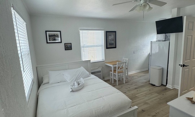Southwest Apartment | Cozy Studio Nestled In the heart of WPB