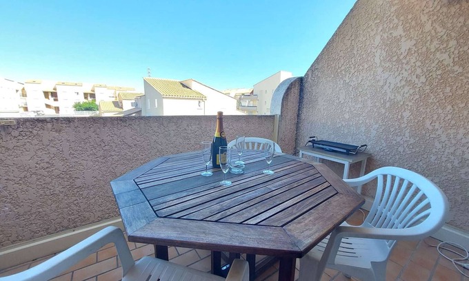 Marseillan Plage Apartment | Cozy Studio with Pool Access, Terrace, and Parking - Pet Friendly!