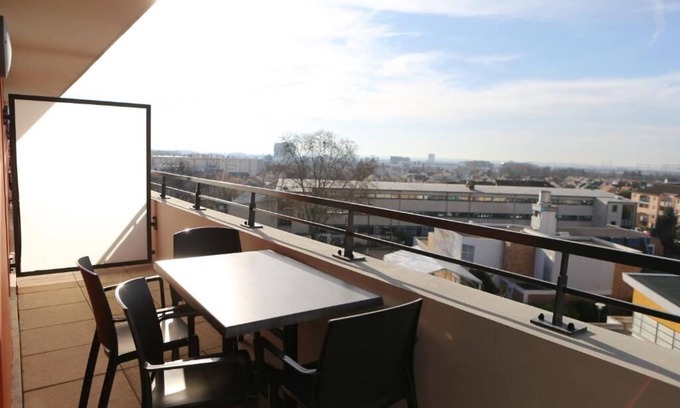 Chevilly-Larue Hotel | Cozy Studio with Modern Kitchenette w/Convenient Access to Tramway T7