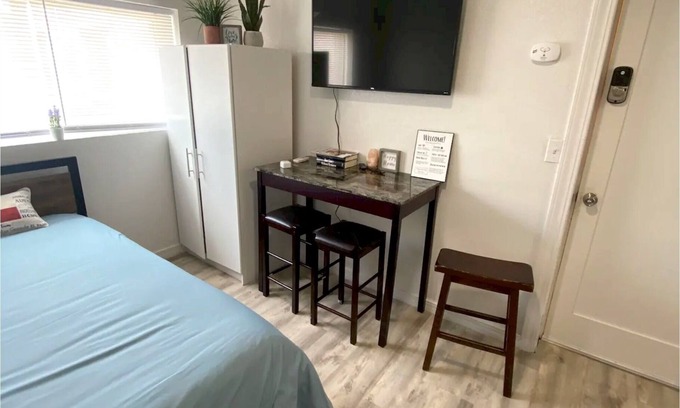 Biggs Field Apartment | Cozy studio with fully updated Kitchen & Bathroom Unit 3n