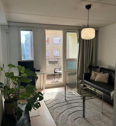 Lantinen District Apartment | Cozy Studio with Private Sauna in a Peaceful Area