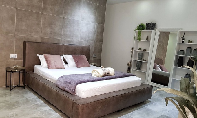Haifa Apartment | Cozy & stylish. Close to Baha'i gardens and German colony