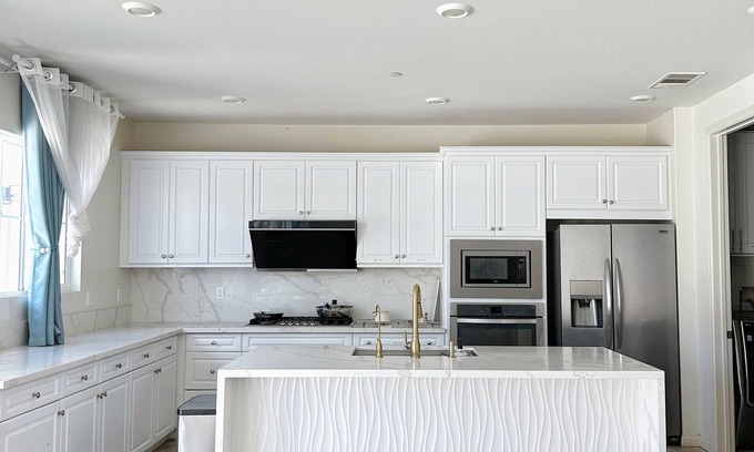 Rancho Penasquitos House | Cozy suite with private bathroom, spacious walk-in closet in charming San Diego