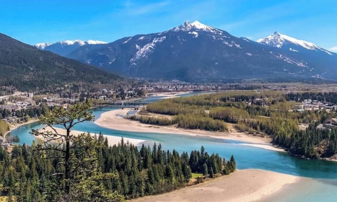 Revelstoke Apartment | Cozy Suites! Great Location! Glacier Suite