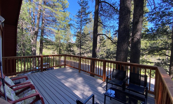 Mountain View Estates Cabin | Cozy Tahoe Cabin Nestled in the Forest - Next to Mountain Trails & Sledding Hills - Close to Heavenly