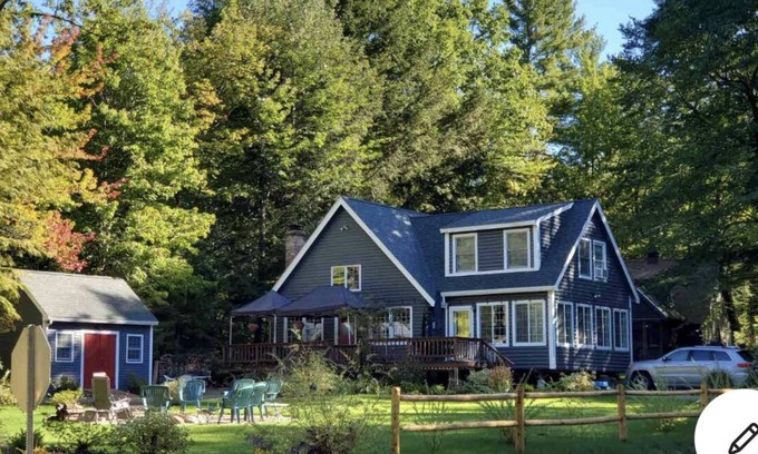 Freedom Cabin | Cozy Three Bedroom Log Cabin