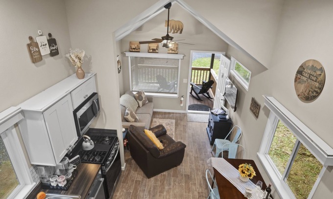 Ashford Cottage | Cozy Tiny Home w/Hot tub and firepit close to Mt. Rainer Nat.Park & Restaurants