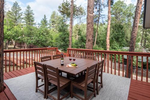 Ruidoso House | Cozy Townhome with Wildlife Views! 5-min walk to Midtown! Modern Look