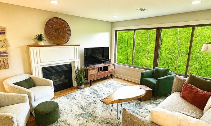 Vernon Condo | Cozy Treetop Escape | Orchards, Skiing, Mountain Creek, Minerals, Wildlife