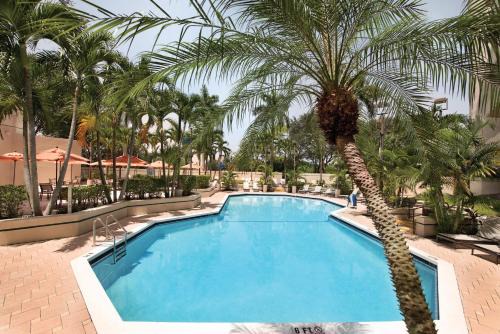 Boca Raton Apartment | Cozy Two Room Suite with Modern Touches and Pool