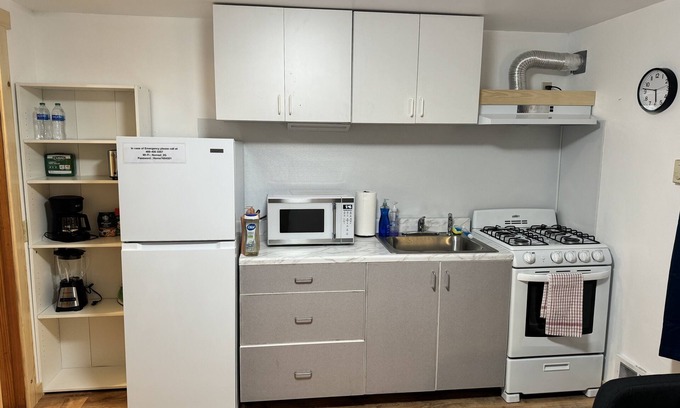 Pinedale Apartment | Cozy two twin beds home
