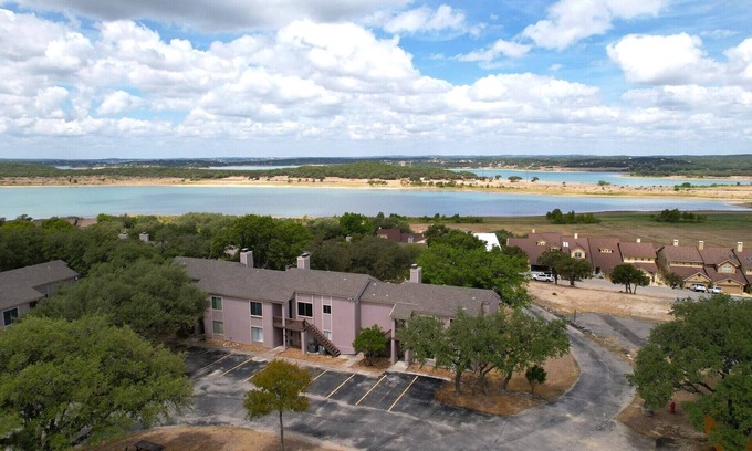Canyon Lake Condo | Cozy up by the Lake! Boat or Jet Ski parking! King Bed!