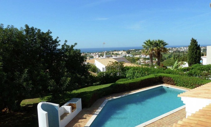 Cerro de Aguia Villa | Cozy Villa in Albufeira with Swimming Pool