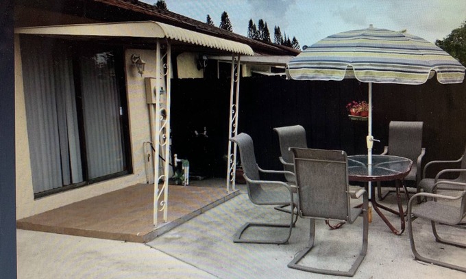 Lake Worth House | Cozy Villa in Greenacres