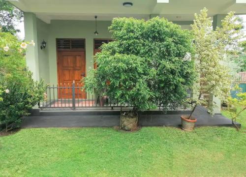 Nalagasdeniya Apartment | Cozy Villa near Hikkaduwa Beach
