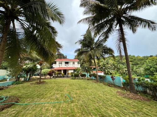 Canacona House | Cozy Villa with hill and forest views