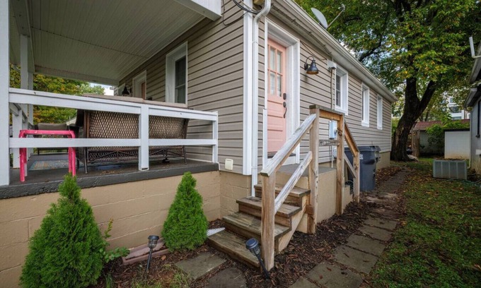 Charlottesville House | Cozy & Walkable Downtown Studio Apartment