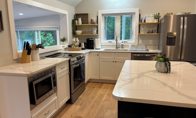 Loudon House | Cozy water front cottage in charming Concord NH area.
