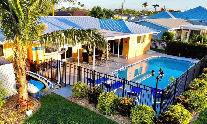 Eight Lakes House | Cozy Waterfront 3BR/2BA home/heated pool/gulf access/quiet neighborhood