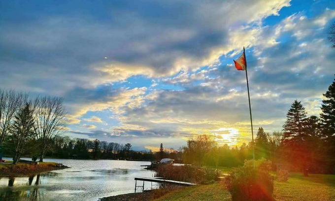 Ramara Cottage | Cozy Waterfront Cottage with Sauna/BBQ/pool/Wifi/Tea House