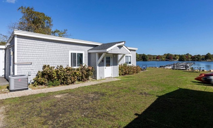 Mystic - New London House | Cozy waterfront cottage