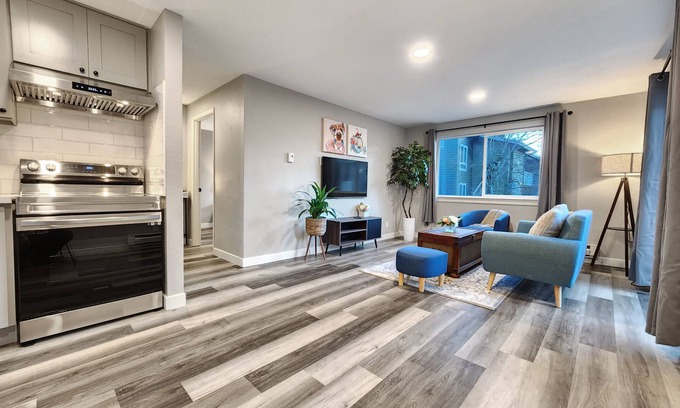 Federal Way Apartment | Cozy with luxury comfort and style 1bed/1bath apartment unit with EV charger.