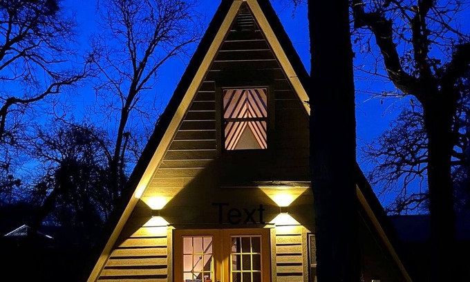 Granbury House | Cozy yet modern A frame close to it all.
