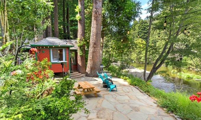 Cazadero Cabin | CozyCreekCabin~Comfy & Enchanted Creekside Cabin!Ocean&Wineries/WiFi/Pup/HtTb