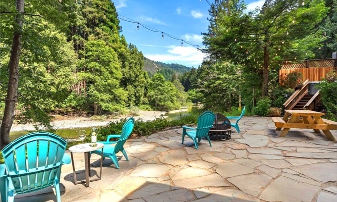 Cazadero Cabin | CozyCreekCabin~Relaxing Creekside Cabin Close to Ocean&Wineries/WiFi/Pup/HtTb