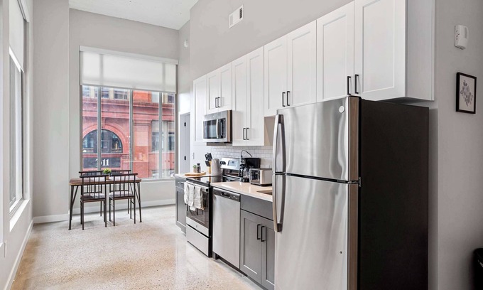 Downtown Cincinnati Apartment | CozySuites at Textile