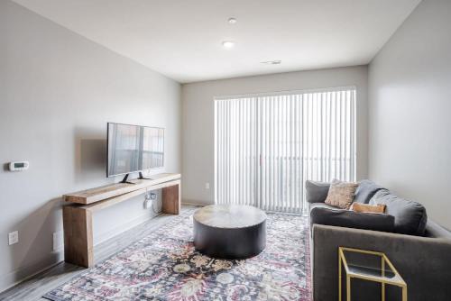 Downtown Cincinnati Apartment | CozySuites at the Banks gym pool 15