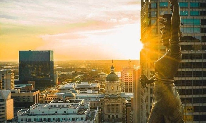 Cole-Noble District Apartment | CozySuites l 2BR, Monument Circle, Indy