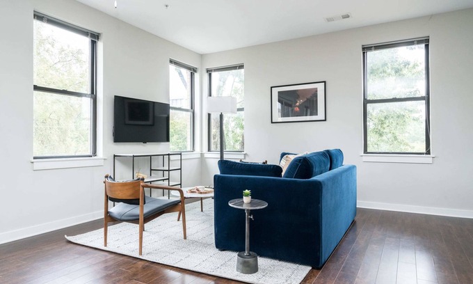 Music Row Apartment | CozySuites Music Row Stunning 2BR with free parking 20