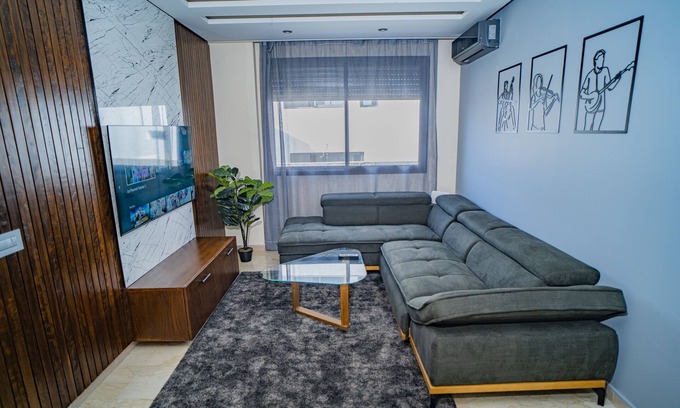 Casablanca Apartment | cozzy appartment , 2 min to the train station 🚉. with swimming pool .
