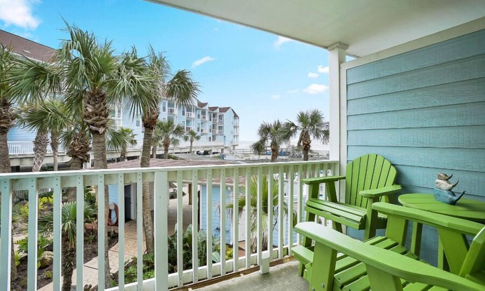 Galveston Condo | Crab Crib! Beachside Resort! With Heated Pool, Hot Tub, and More!