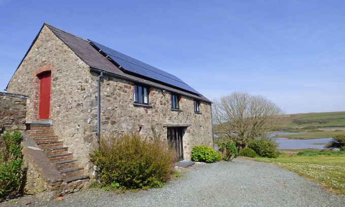 St Brides House | Crabhall Barn, Holiday Property Dale, Sleeps 4, 2 bedrooms, bathrooms