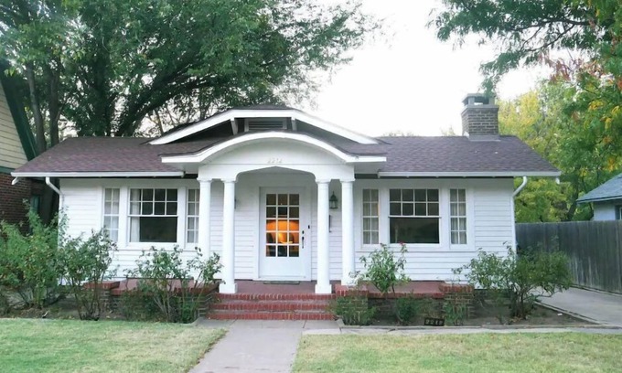 Amarillo House | Craftsman fenced yard 🐕🐾 single car garage