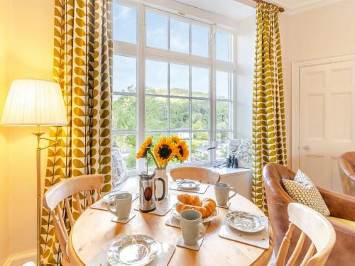 Waterhead House | Crag View