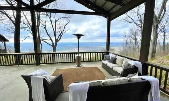 Mentone House | Cragsmere Manor Views 24 guests