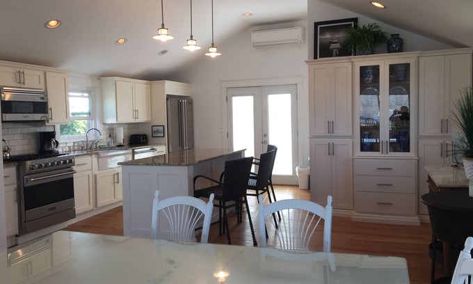 Point Judith House | Crashing Waves and Ocean Views - Summer and Autumn Booking Now!